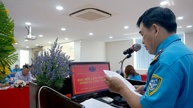 Đồng chí Nguyễn Cao Tự - Bí thư Chi bộ báo cáo tổng kết nhiệm kỳ 2020 - 2022