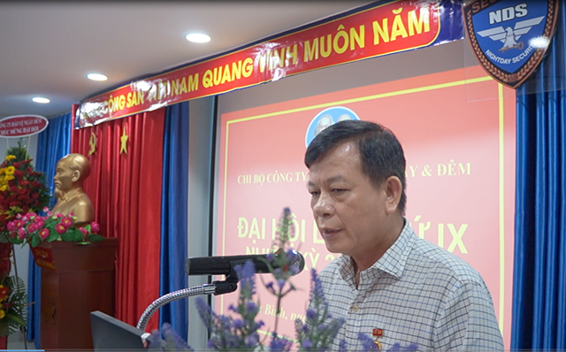Ông Lưu Xuân Tuệ - Chủ tịch HĐTV, Tổng Giám đốc phát biểu tại đại hội Chi bộ