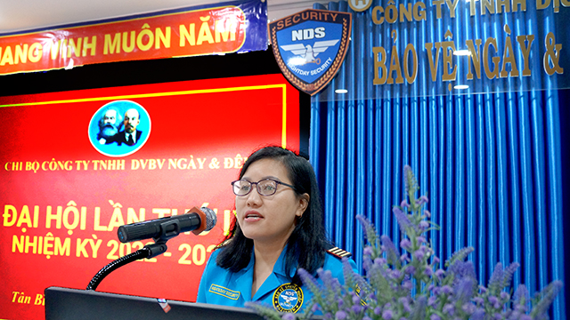 Đại biểu Hoàng Thị Tuyết Loan phát biểu tham luận