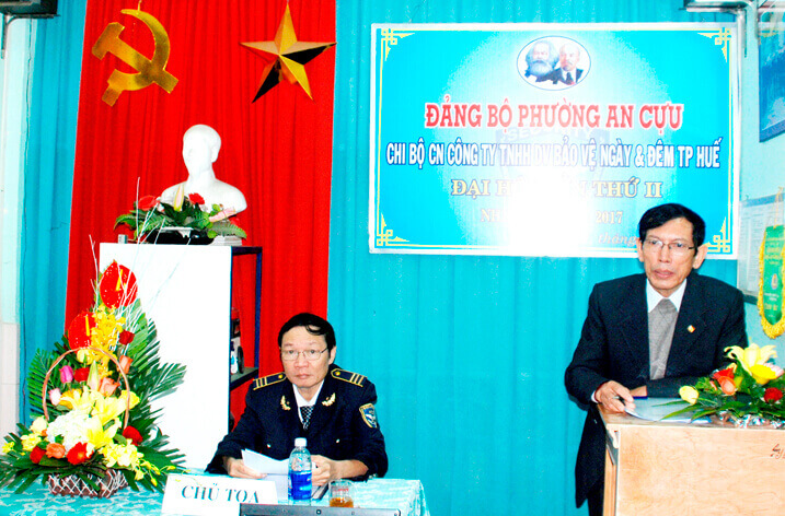 Nguyễn Văn Thành – Bí thư Đảng ủy Phường An Cựu  phát biểu chỉ đạo tại Đại hội