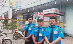 NDS Security guards at Cho Lon Electronic Supermarket (No. 290, CMT8, HCMC)