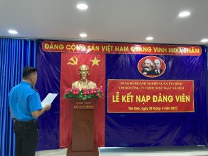 Party member admission ceremony of Comrade Le Huynh Phuong Vu