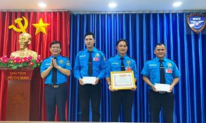 Lãnh đạo Bảo vệ Ngày & Đêm trao khen thưởng cho các đội đạt thành tích xuất sắc