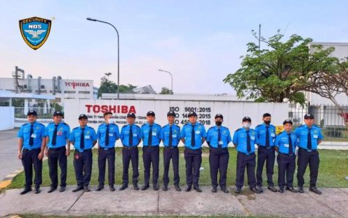 Nhân viên Công ty Bảo vệ Ngày & Đêm tại nhà máy Toshiba