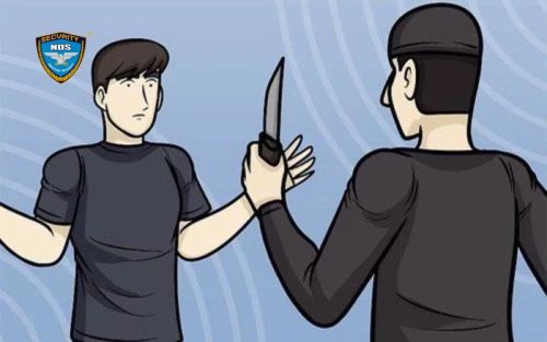 Tự vệ khi đối phương đe dọa bằng dao hoặc kim tiêm 
